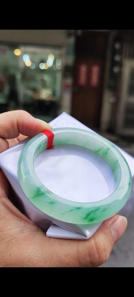 冰種飄陽綠花正圈手鐲 自然光實物圖