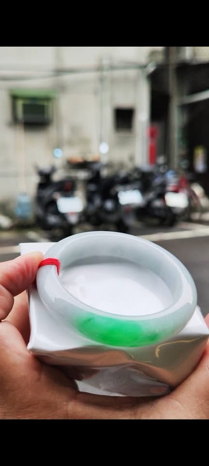 飄陽綠白底青正圈厚莊手鐲 產品實物圖